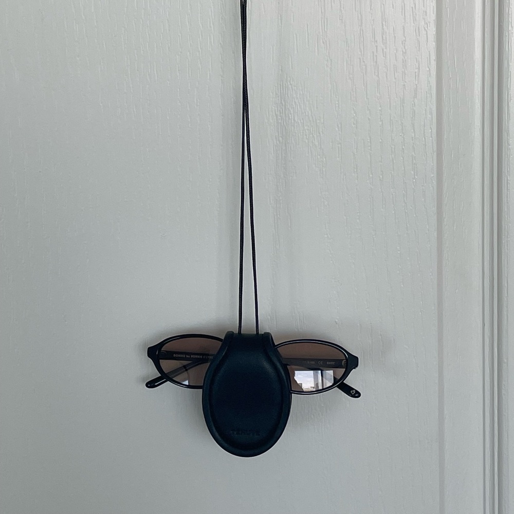 Tenuve Glasses Holder Necklace - Picture 7 of 8